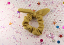 Scrunchie con Mono Texturas color amarillo